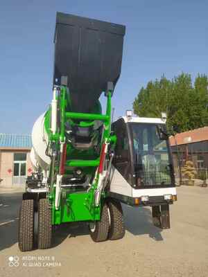 Selbstladender Betonmischer Selbstladender Betonmischer mit Pumpe