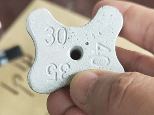 Zement- und Betonabstandhalter für vertikale und horizontale Bewehrungsnetze